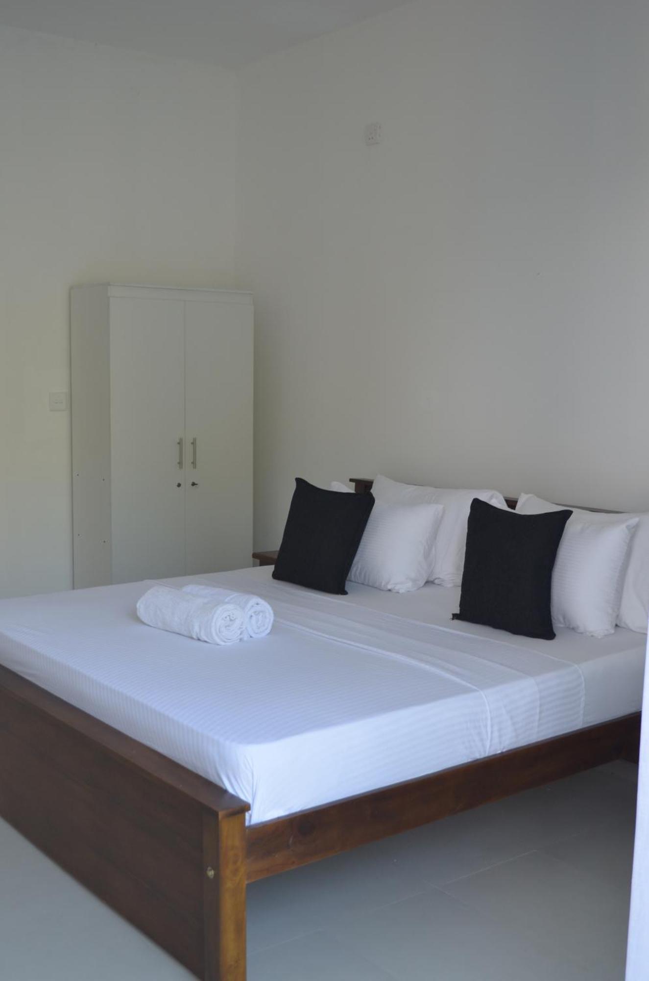 Silina Airport Residence & Transit Hotel Katunayake Exterior photo