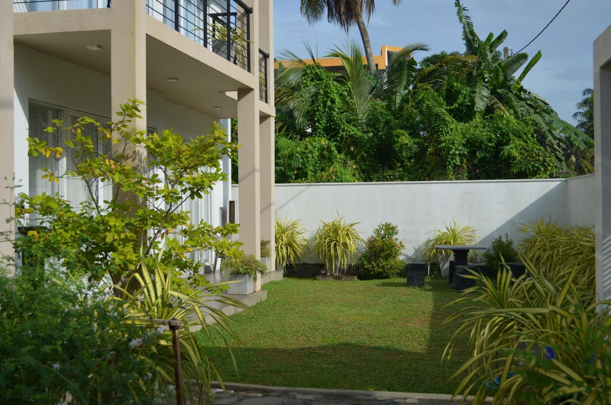 Silina Airport Residence & Transit Hotel Katunayake Exterior photo