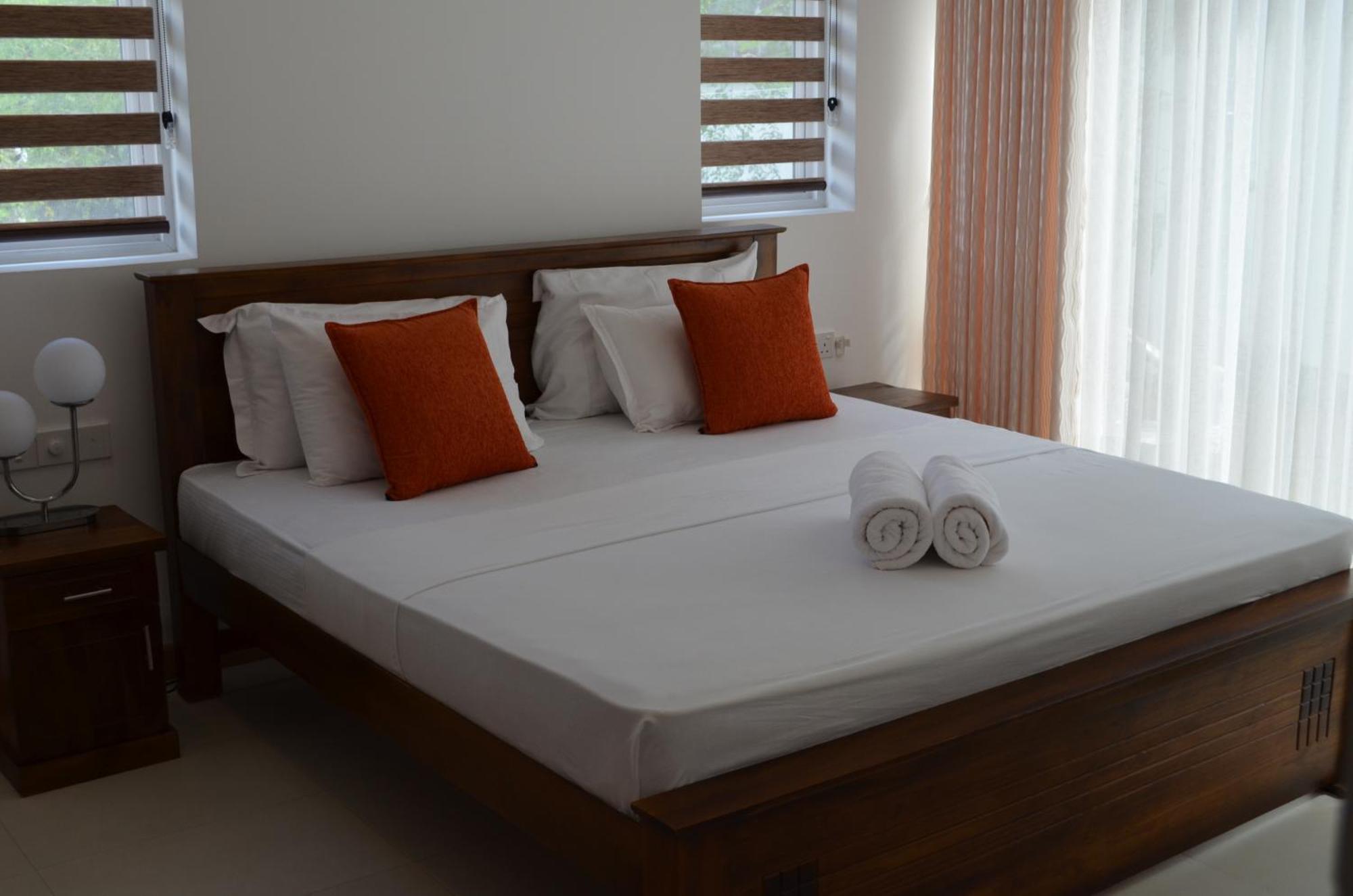 Silina Airport Residence & Transit Hotel Katunayake Exterior photo