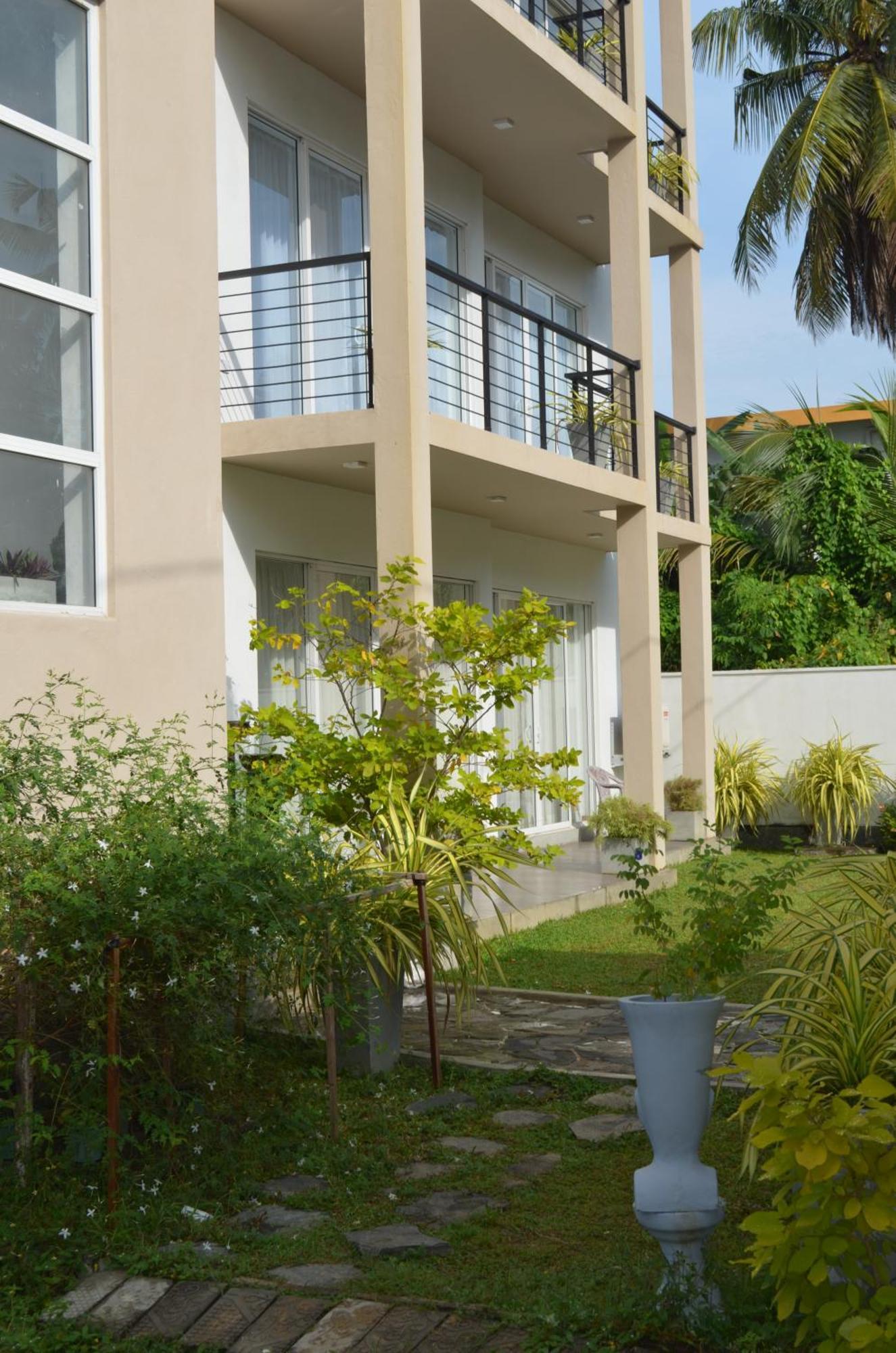 Silina Airport Residence & Transit Hotel Katunayake Exterior photo