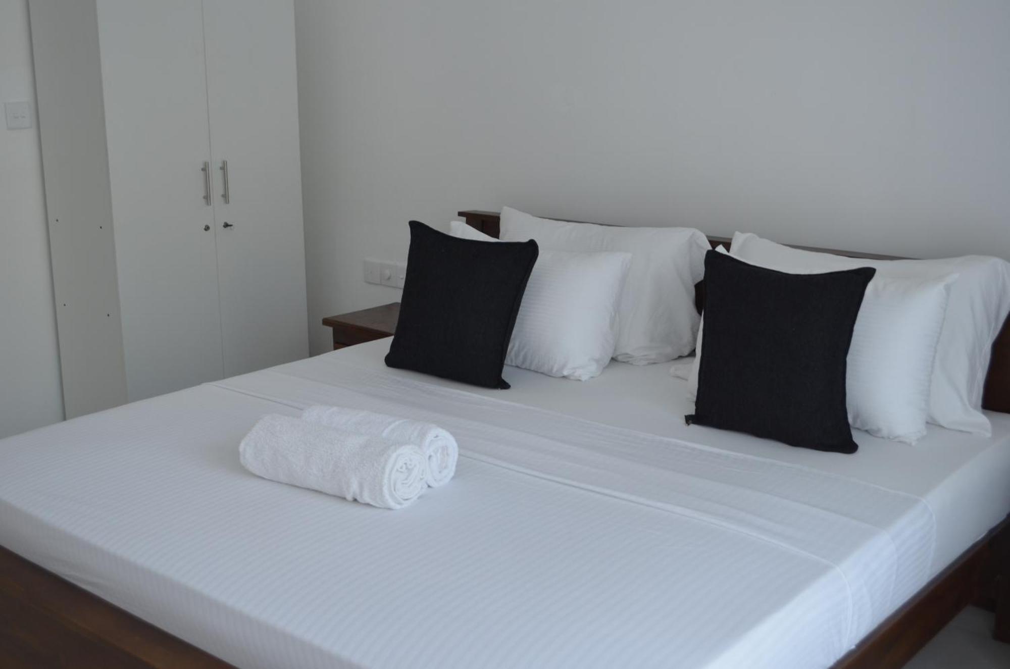 Silina Airport Residence & Transit Hotel Katunayake Exterior photo