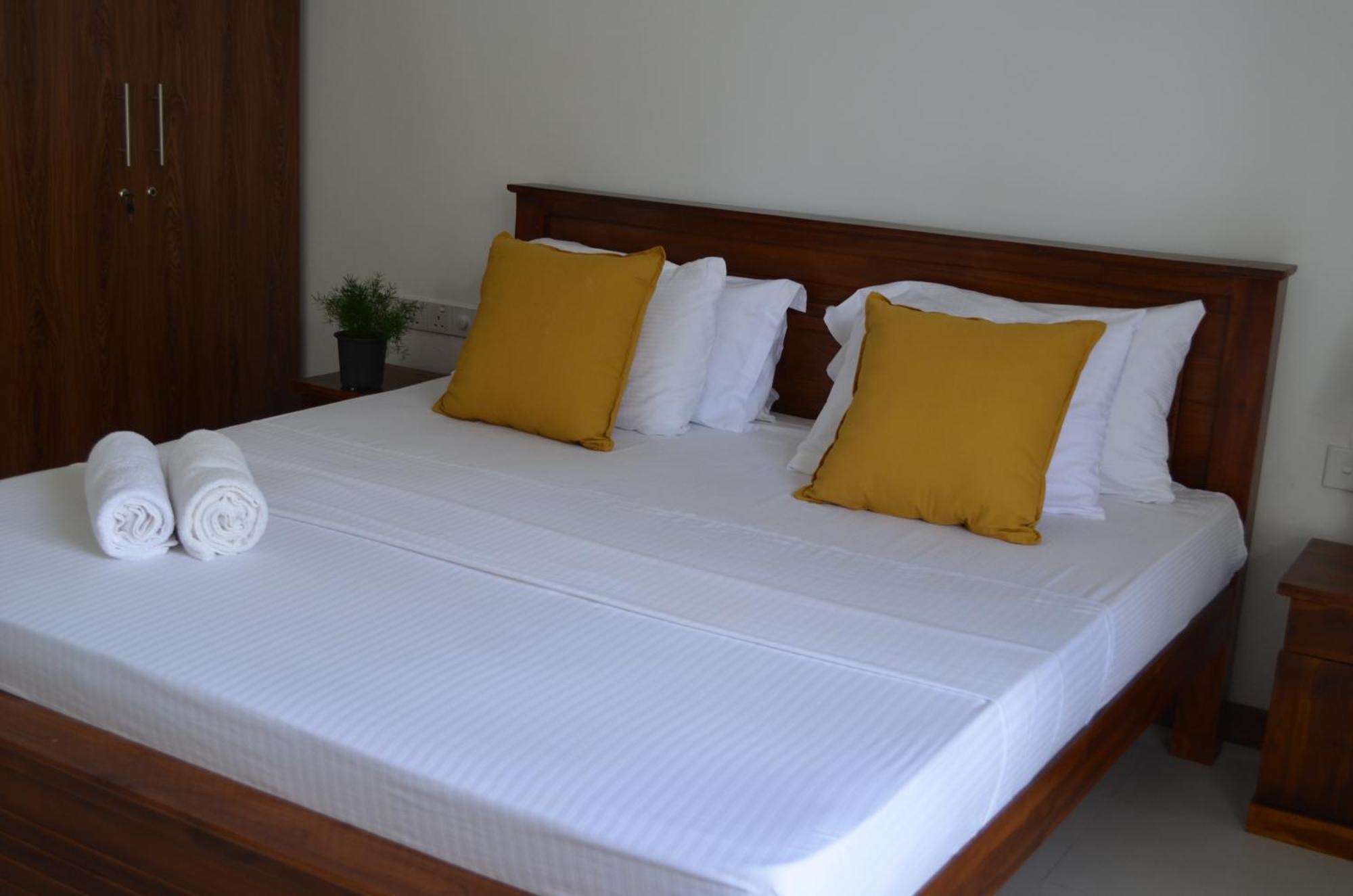 Silina Airport Residence & Transit Hotel Katunayake Exterior photo